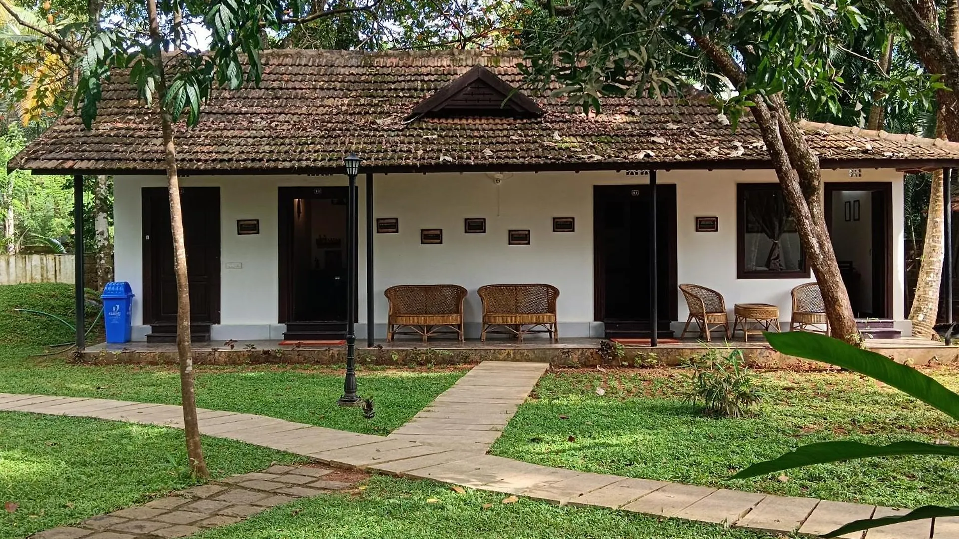 Shantitheeram Ayurveda Lakeside Heritage Resort Alappuzha